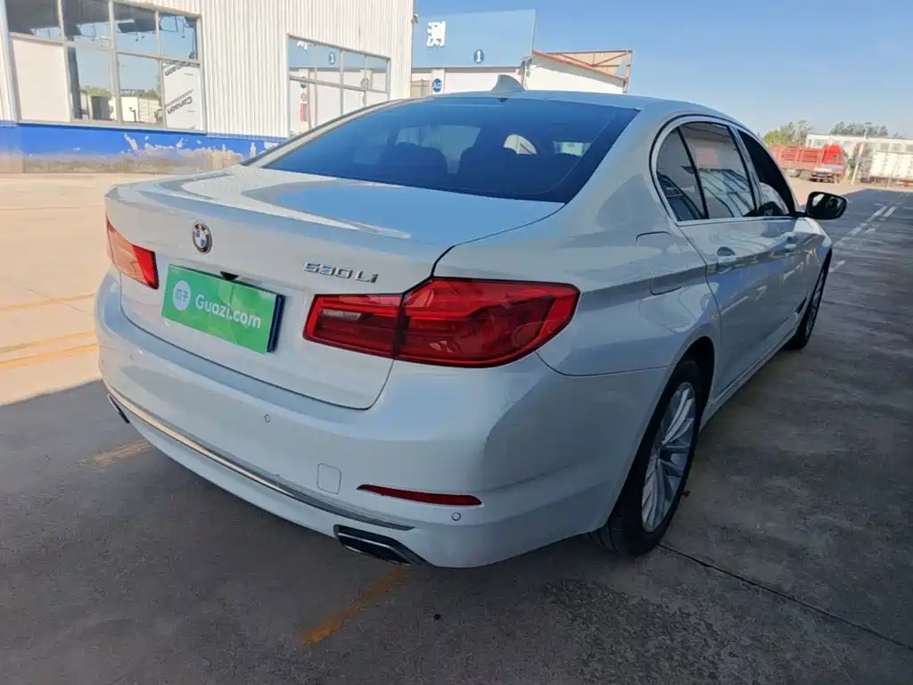 BMW 5 Series — миниатюра 7