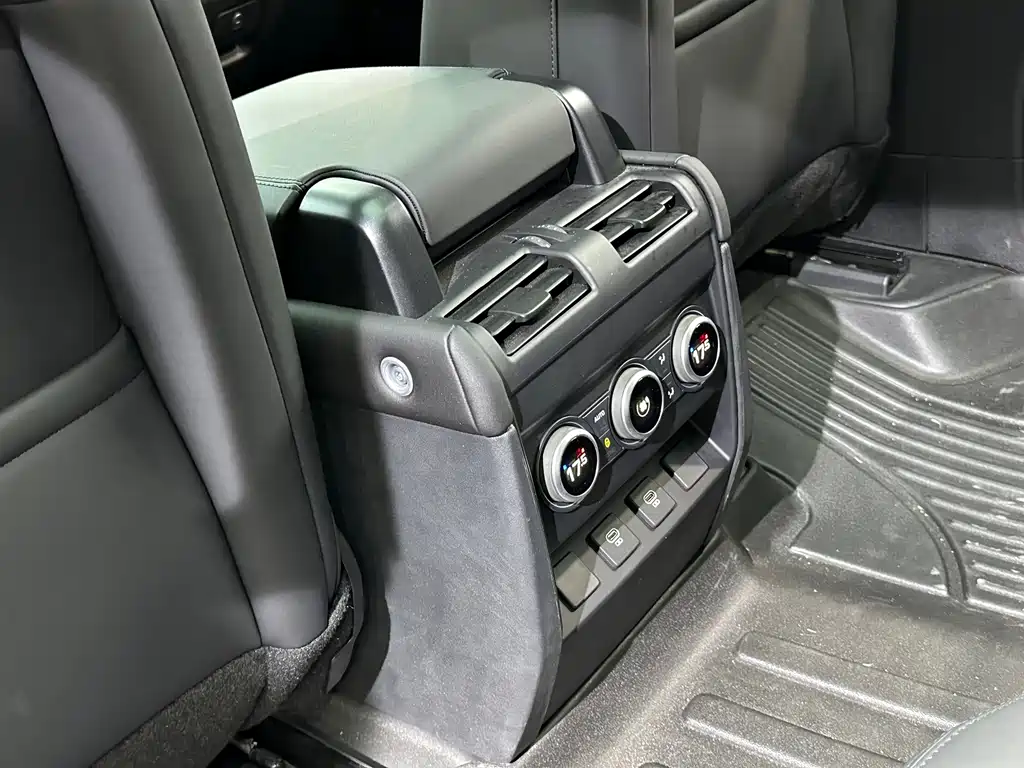 Land Rover Defender — миниатюра 25