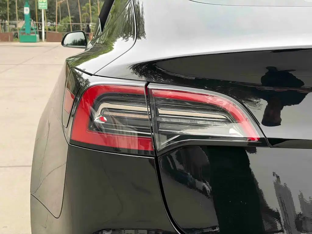 Tesla Model 3 — миниатюра 17