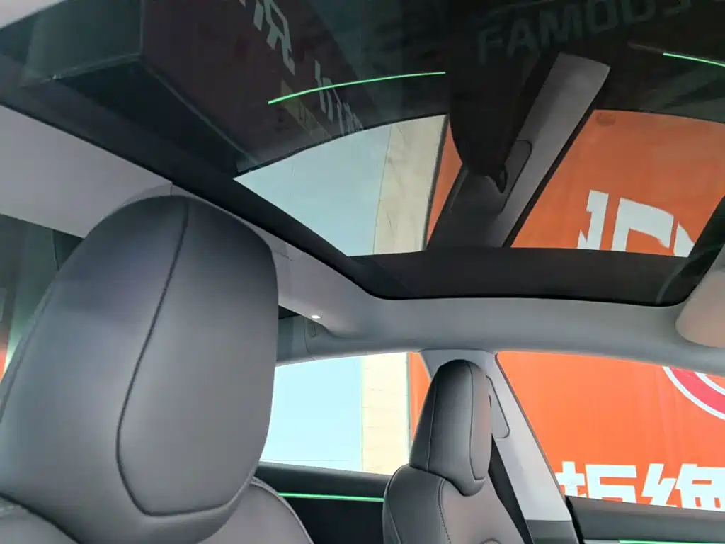 Tesla Model 3 — миниатюра 18