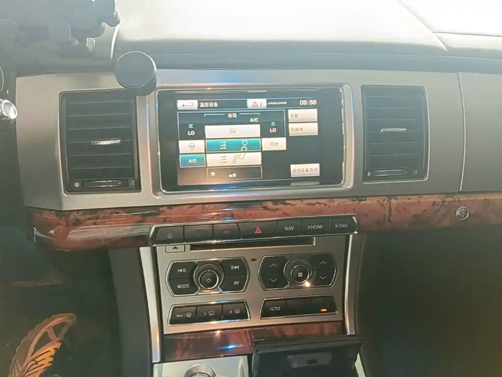 Jaguar XF — миниатюра 13