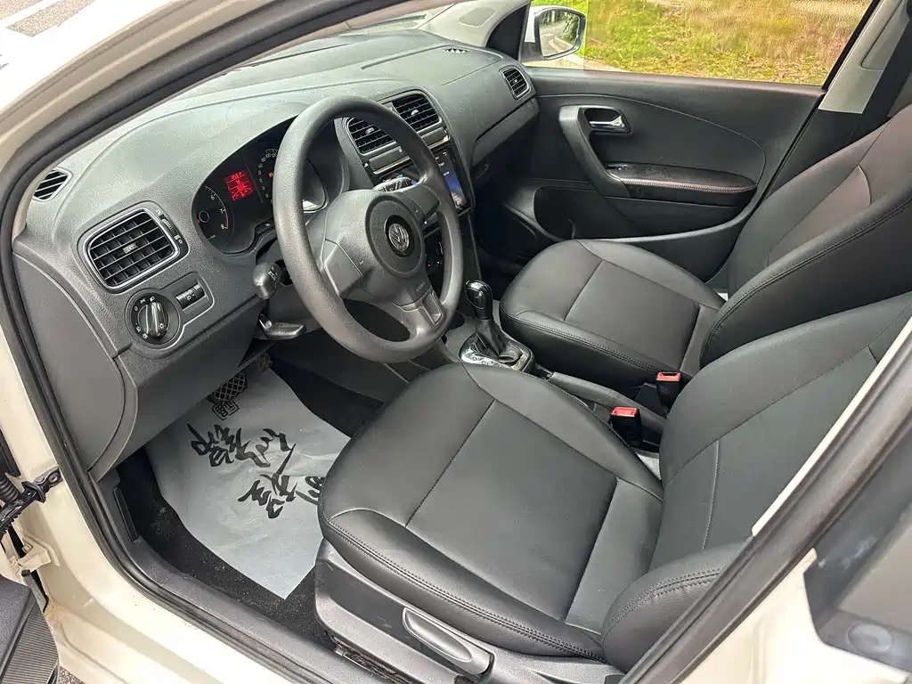 Volkswagen Polo 2013 1.6L AT Comfort