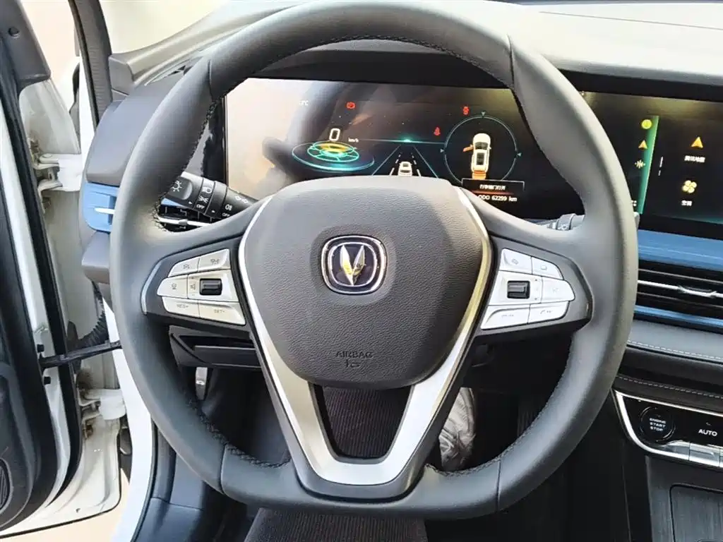 Changan CS55 EV — миниатюра 11