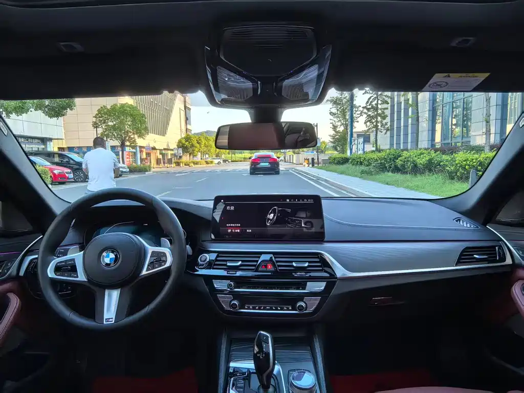 BMW 5 Series — миниатюра 14