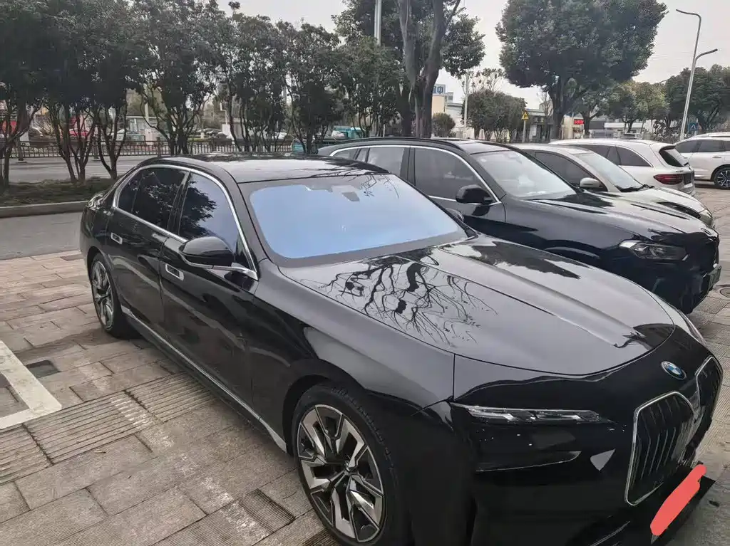 BMW I7