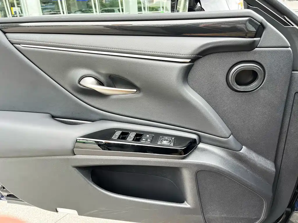 Lexus ES — миниатюра 9