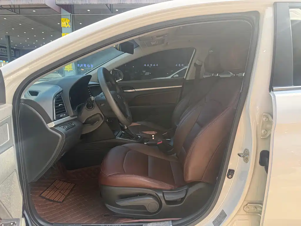 Hyundai Elantra — миниатюра 7