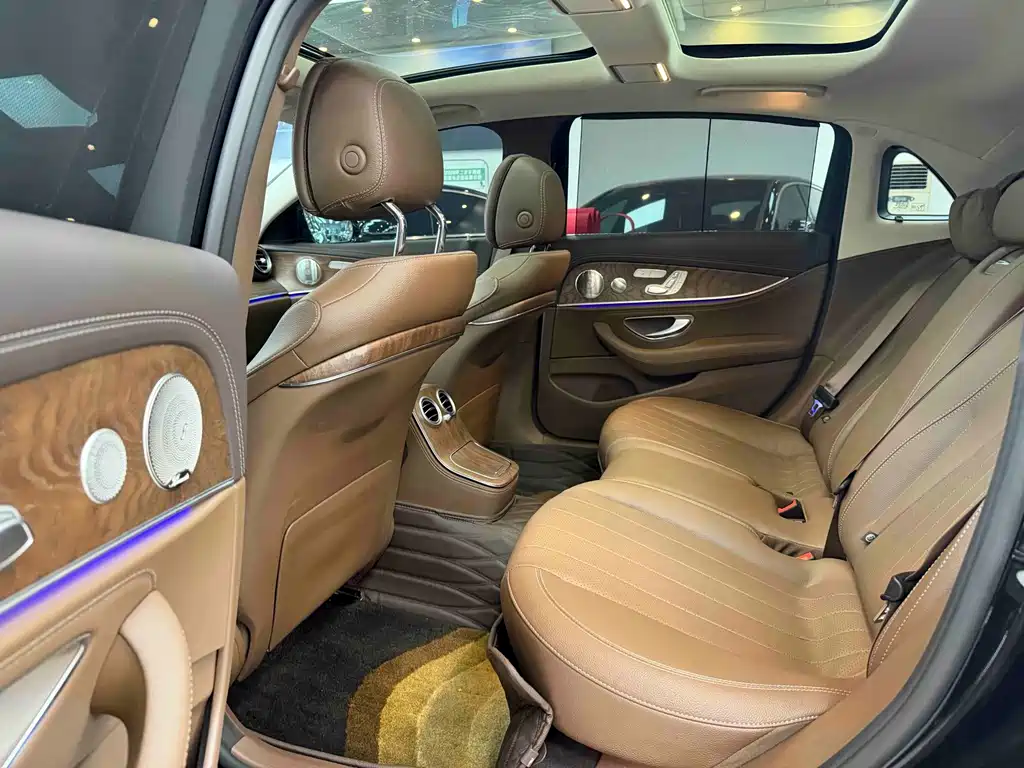 Mercedes-Benz E-Class — миниатюра 9