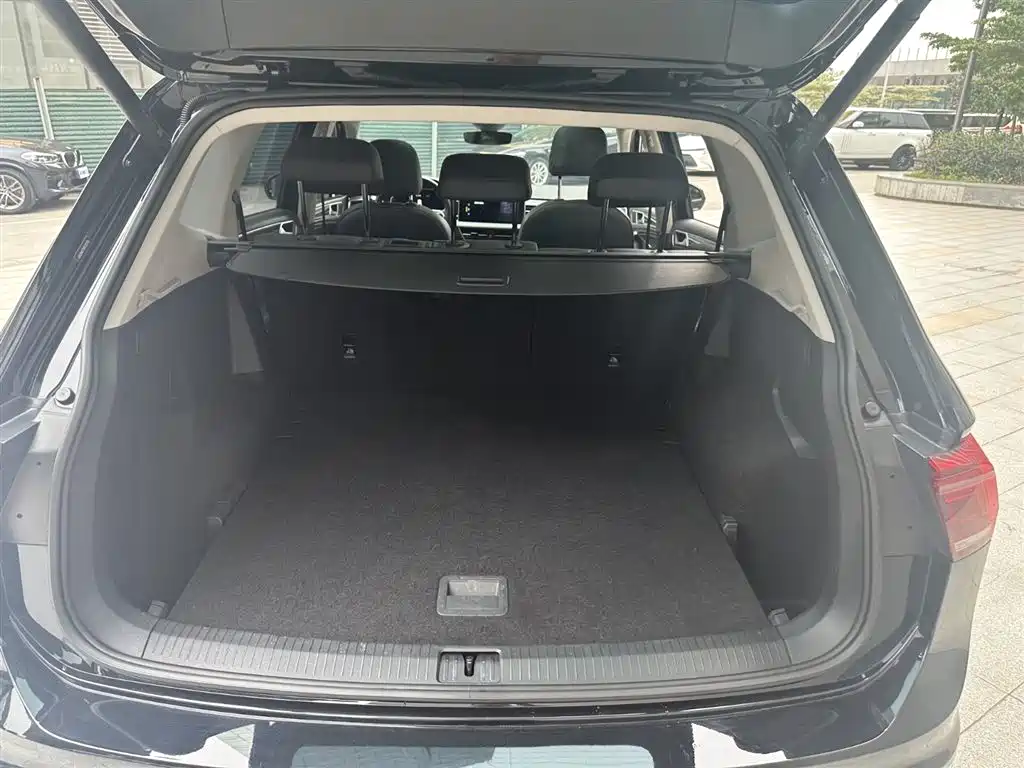 Volkswagen Tiguan L L 2023 330TSI AT R-Line