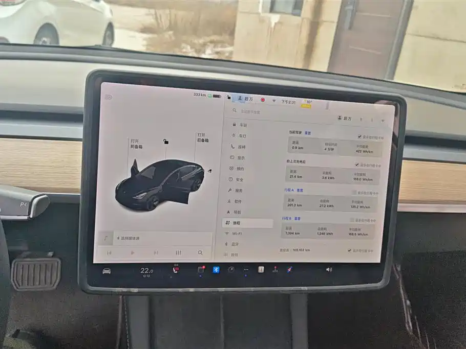 TESLA MODEL 3