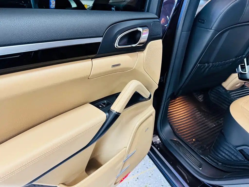 Porsche Cayenne — миниатюра 15