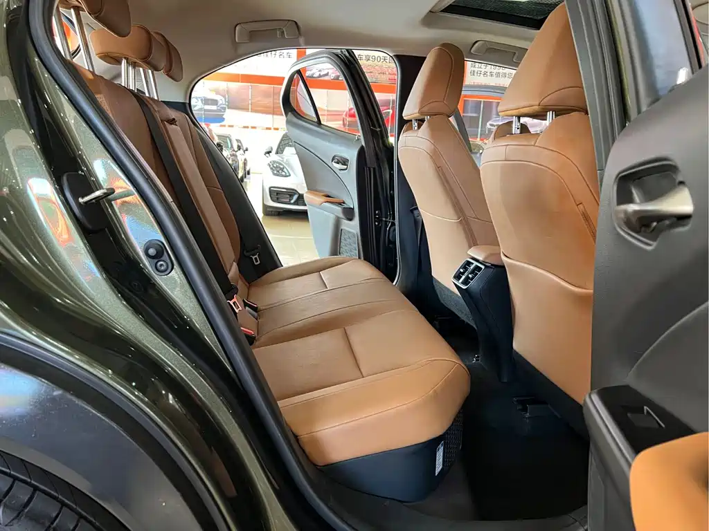 Lexus UX — миниатюра 11