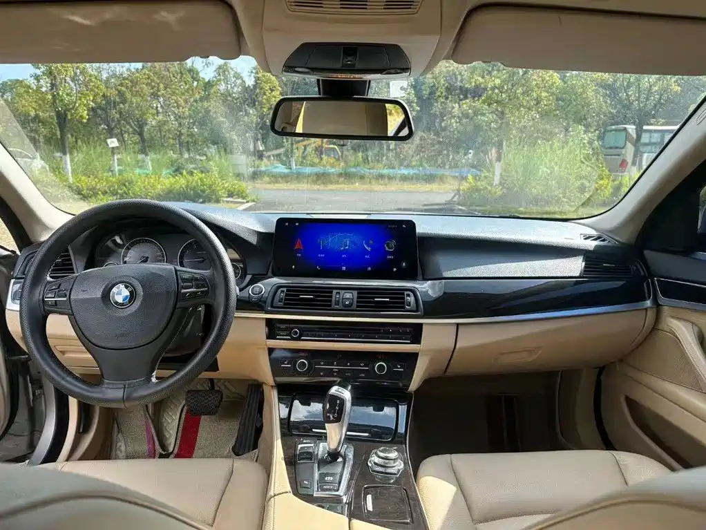 BMW 5 Series — миниатюра 5