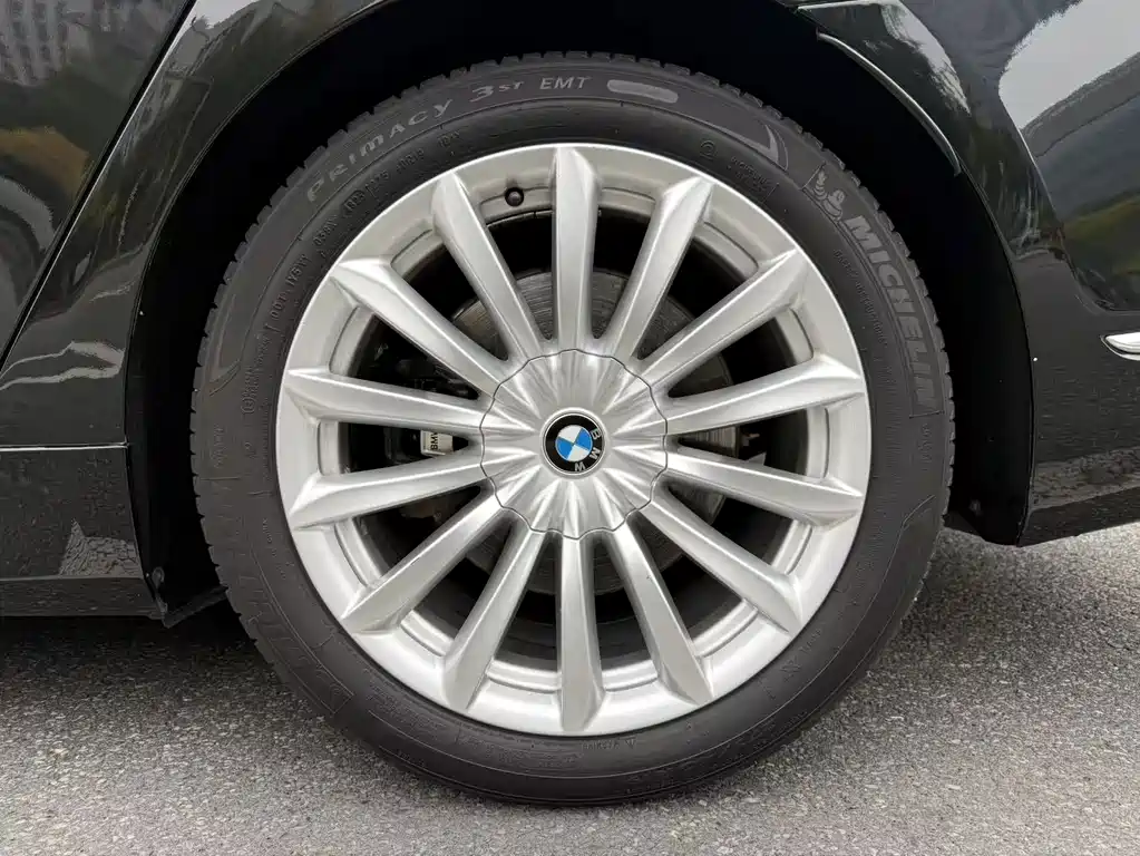 BMW 7 Series — миниатюра 15