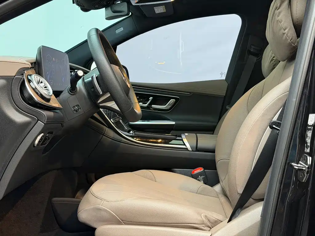 Mercedes-Benz EQE SUV — миниатюра 12