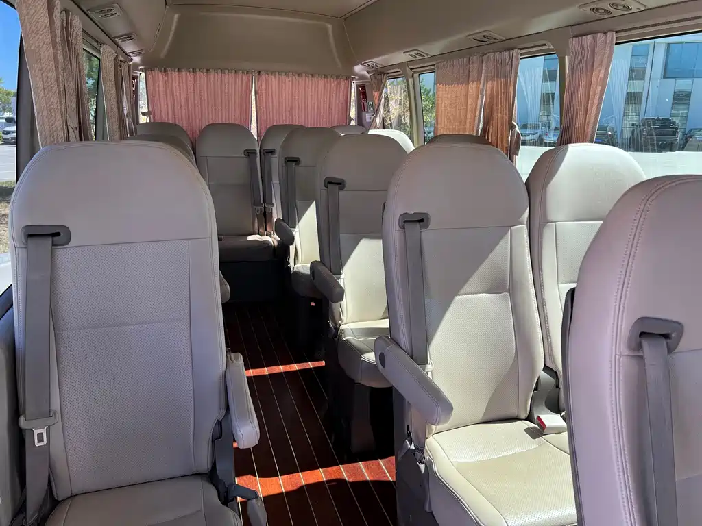 Toyota Coaster — миниатюра 14