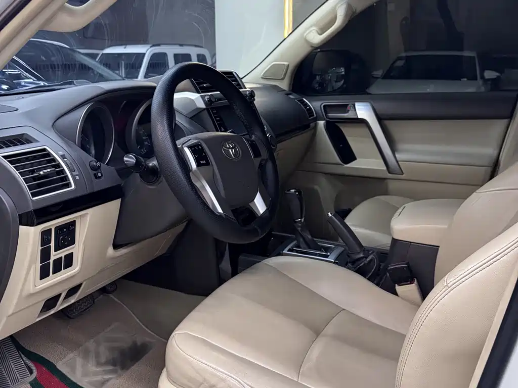 Toyota Land Cruiser Prado 2016 2.7L AT Standard