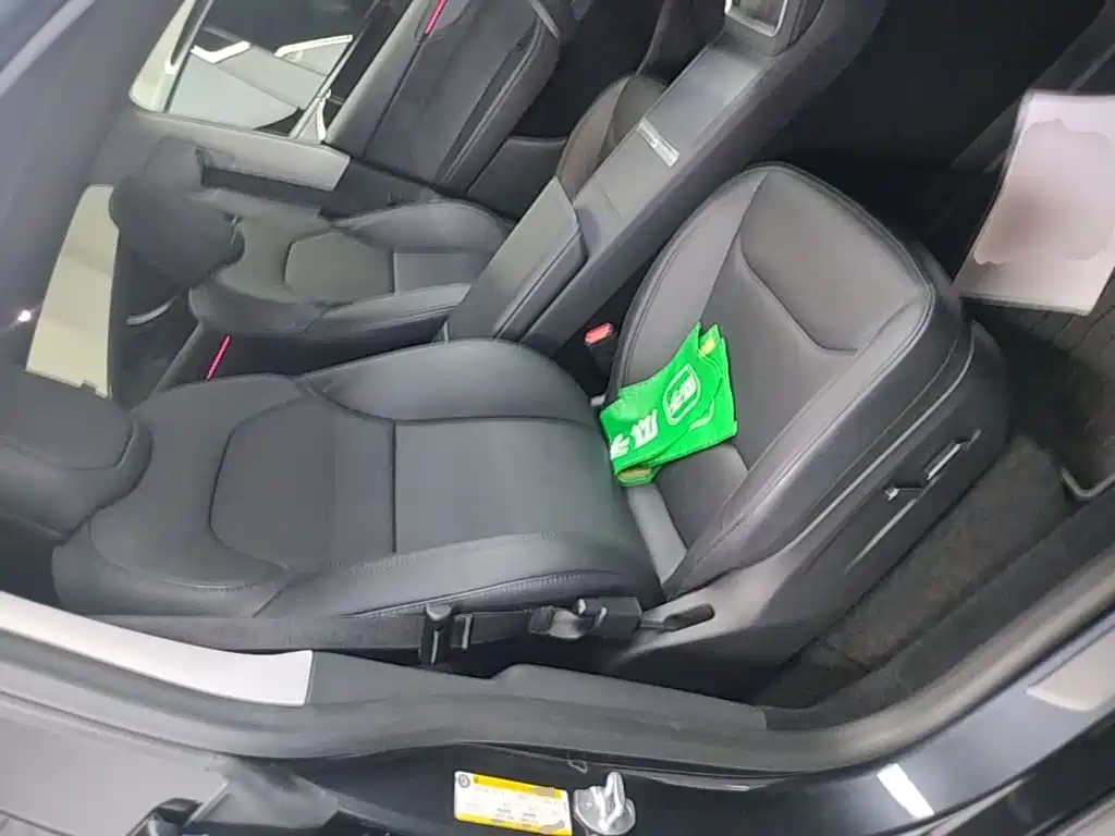 Tesla Model Y — миниатюра 25