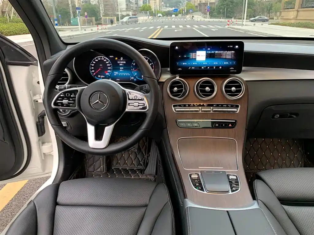 MERCEDES-BENZ GLC
