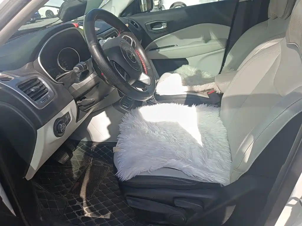 Jeep Compass — миниатюра 11