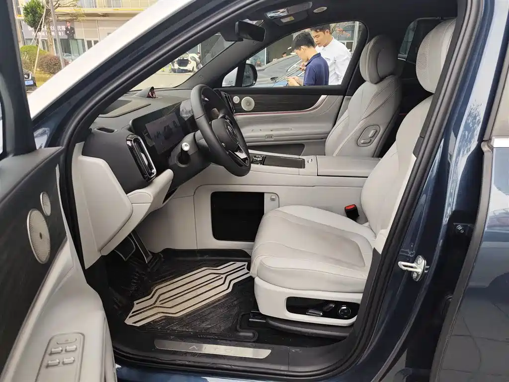 AITO ASK THE WORLD M9