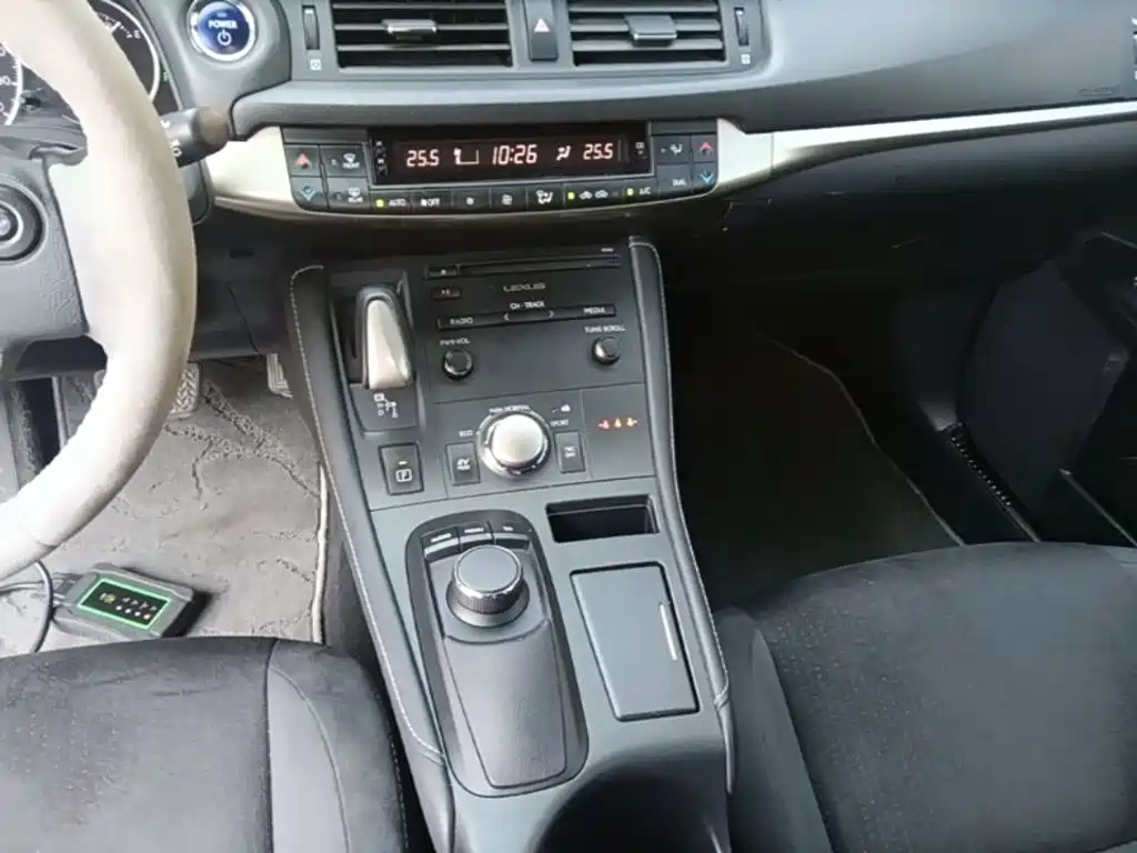 Lexus CT — миниатюра 14