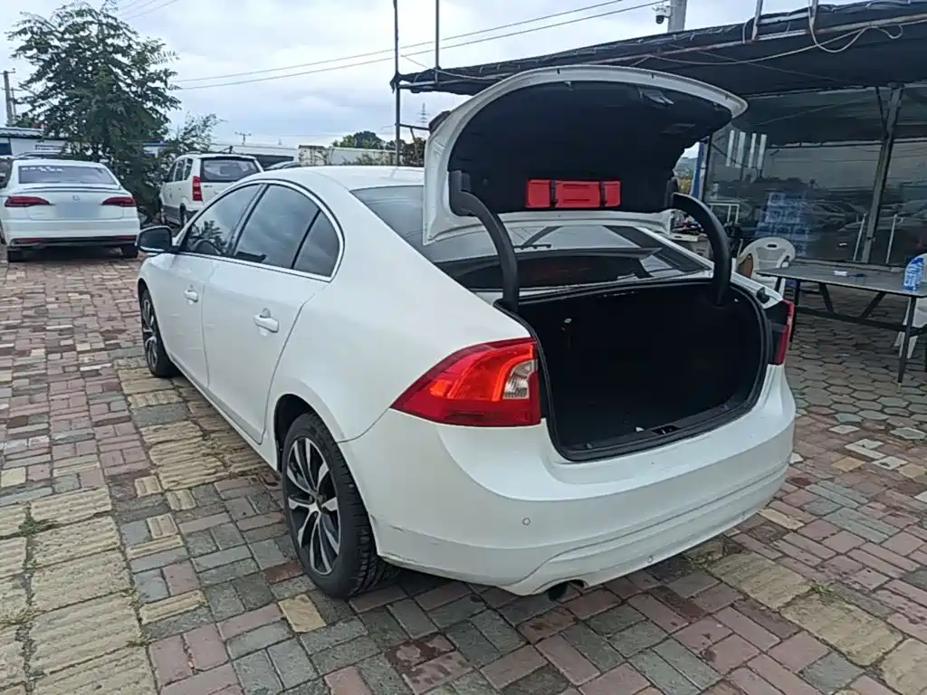 Volvo S60 — миниатюра 5