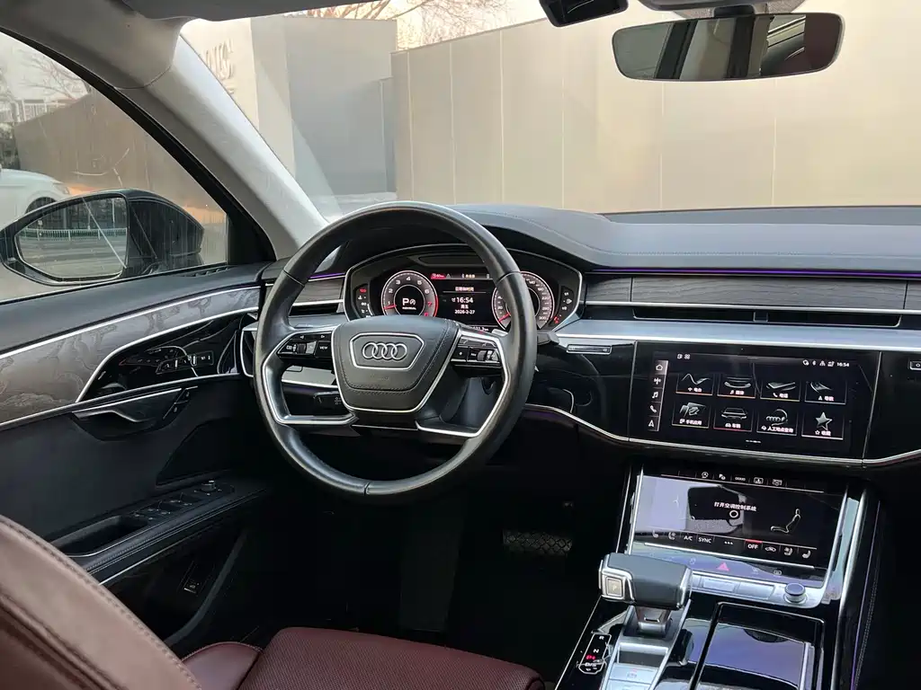 AUDI A8