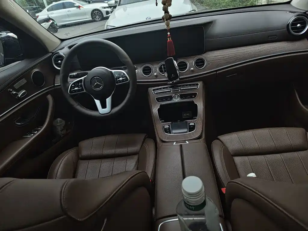 Mercedes-Benz E-Class — миниатюра 6