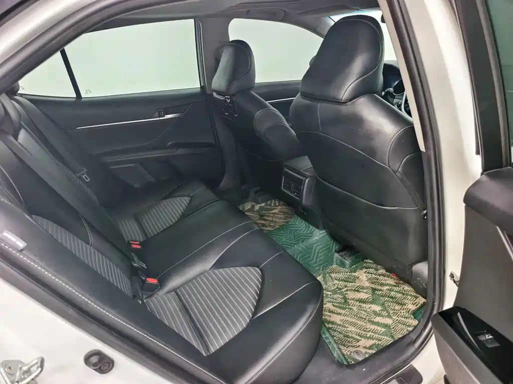 Toyota Camry — миниатюра 12