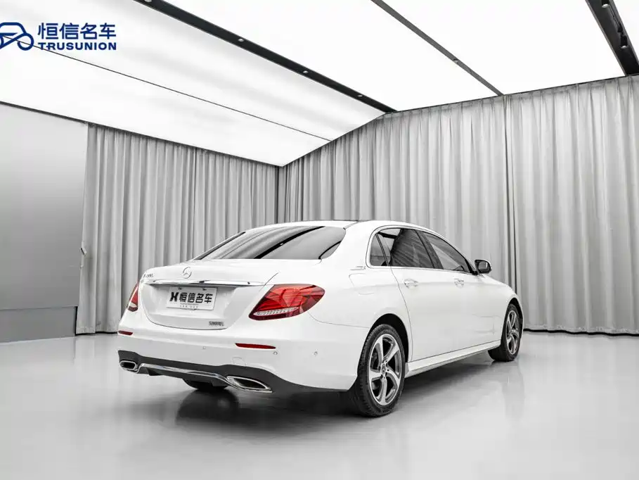 Mercedes-Benz E-Class — миниатюра 5