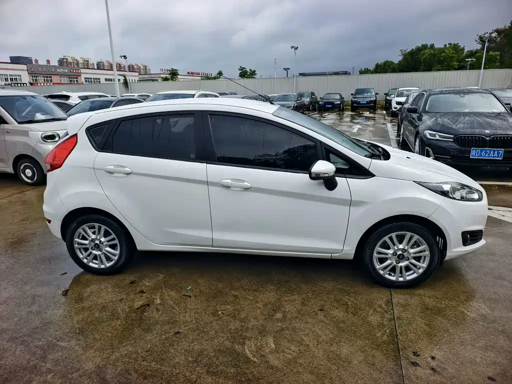 Ford Fiesta — миниатюра 7