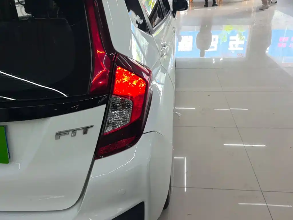 Honda Fit — миниатюра 8
