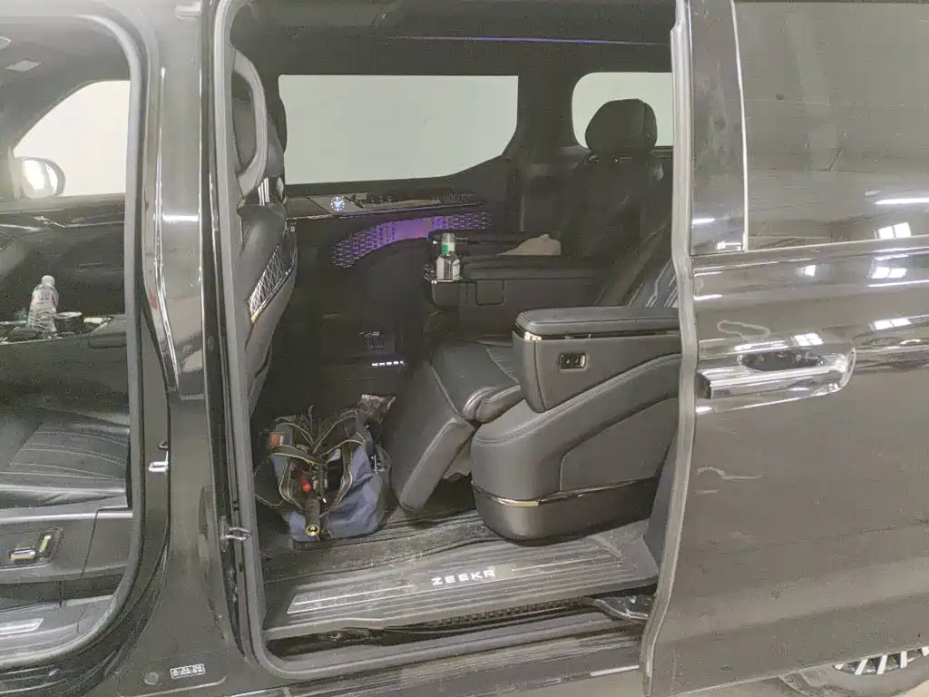 ZEEKR EXTREME KRYPTON 009