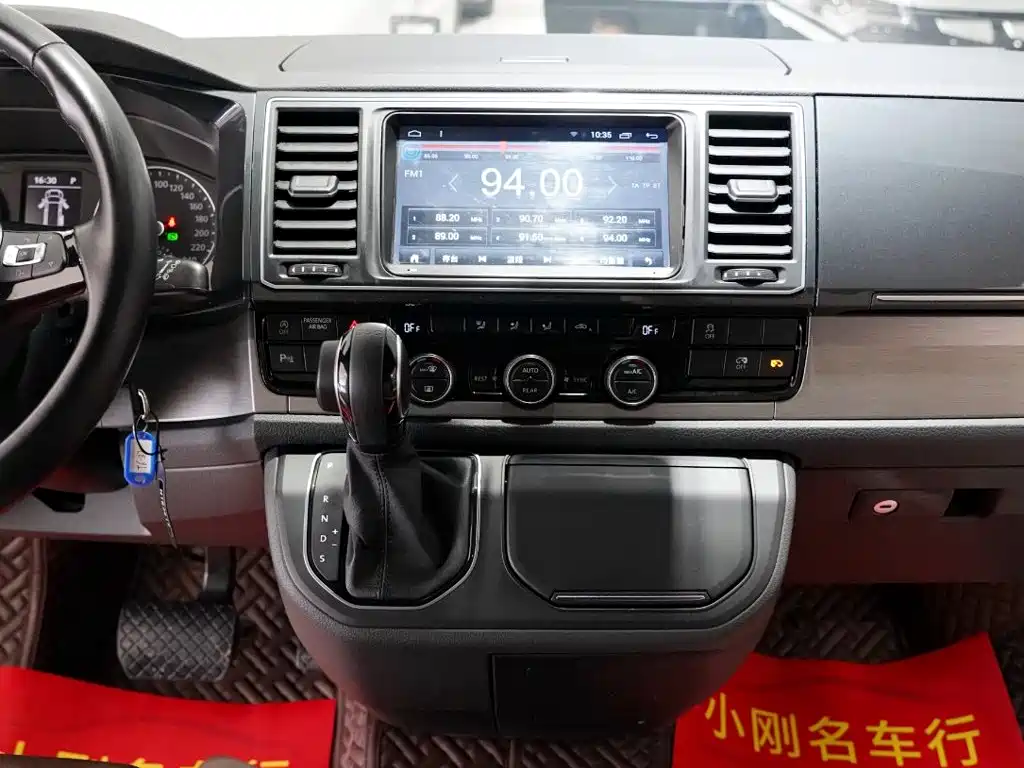Volkswagen Caravelle — миниатюра 10