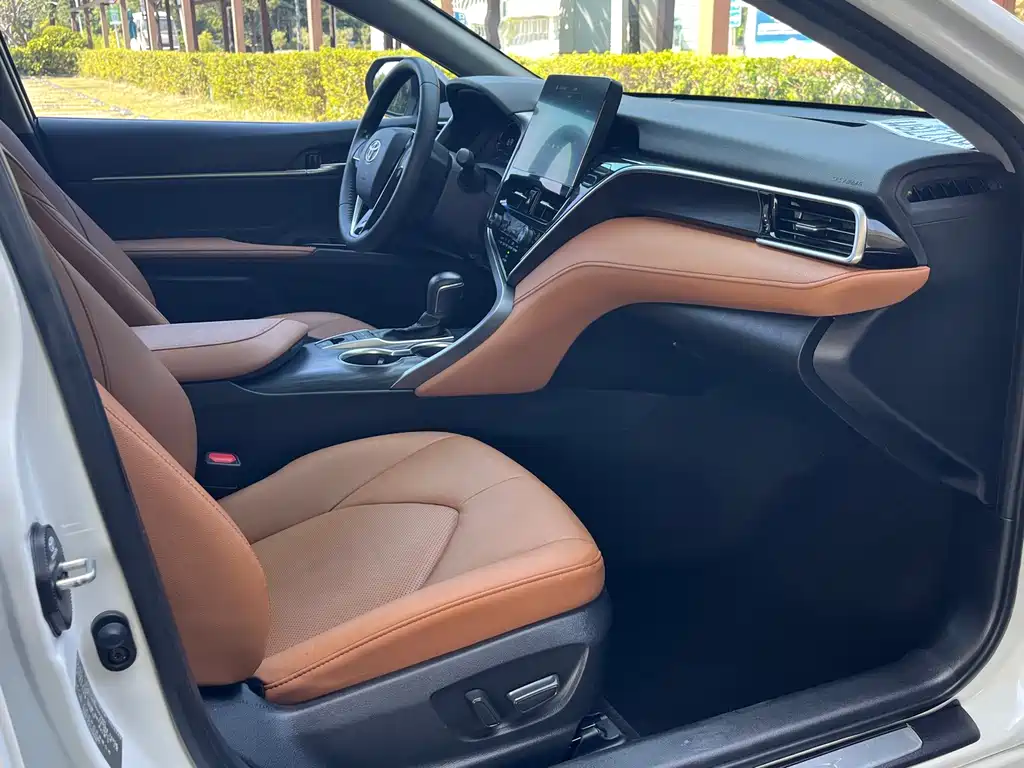 Toyota Camry — миниатюра 11