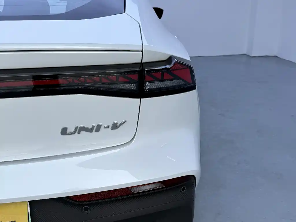 CHANGAN UNI V SMART IDD