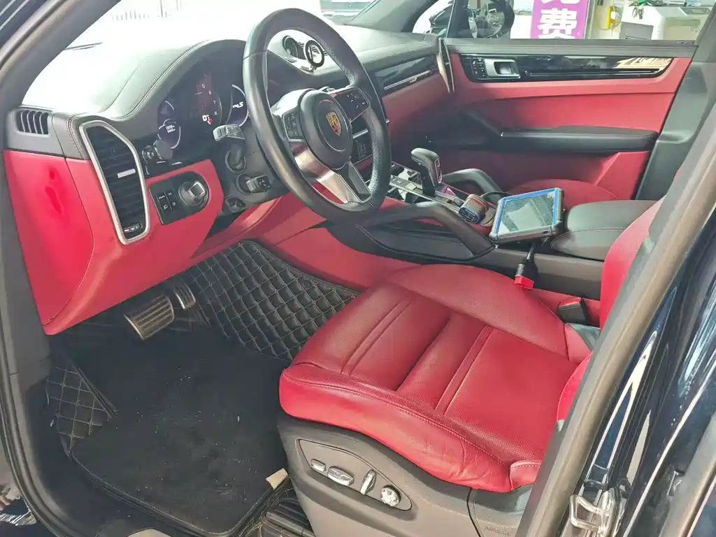 Porsche Cayenne — миниатюра 4