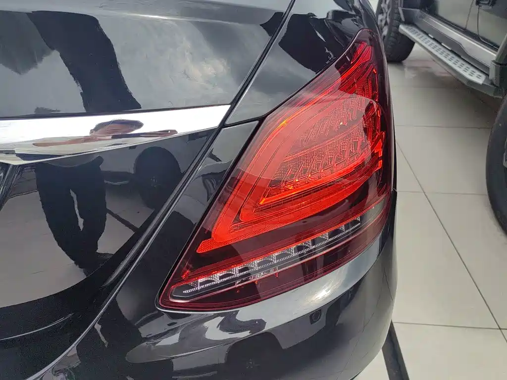 Mercedes-Benz C-Class — миниатюра 11