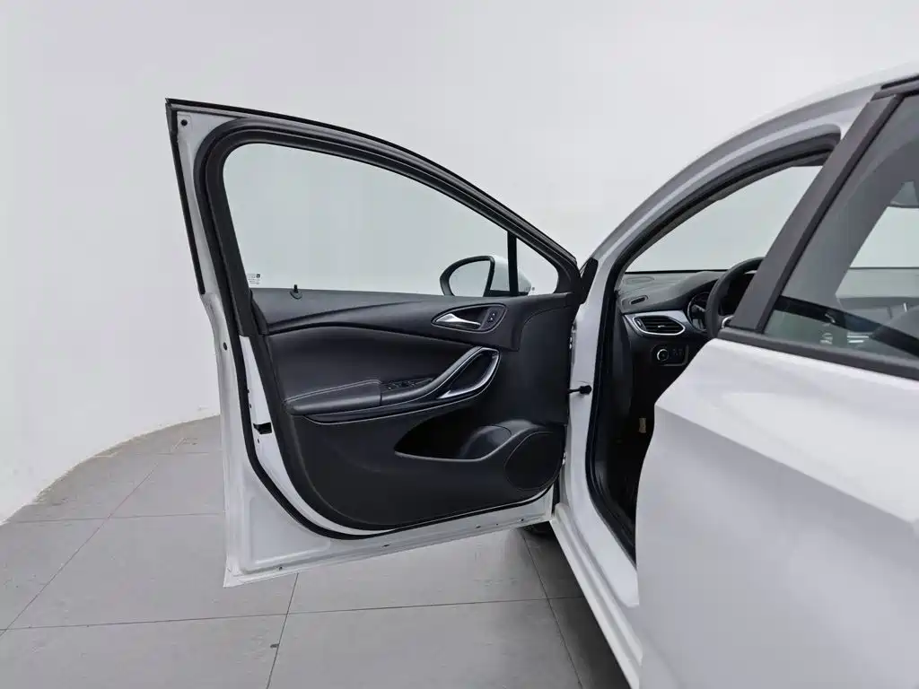 Buick Verano — миниатюра 8