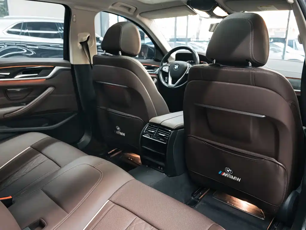 BMW 5 Series — миниатюра 20