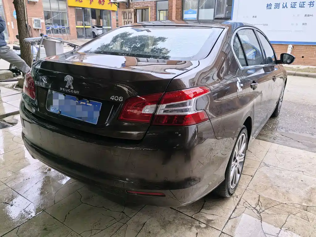 PEUGEOT 408
