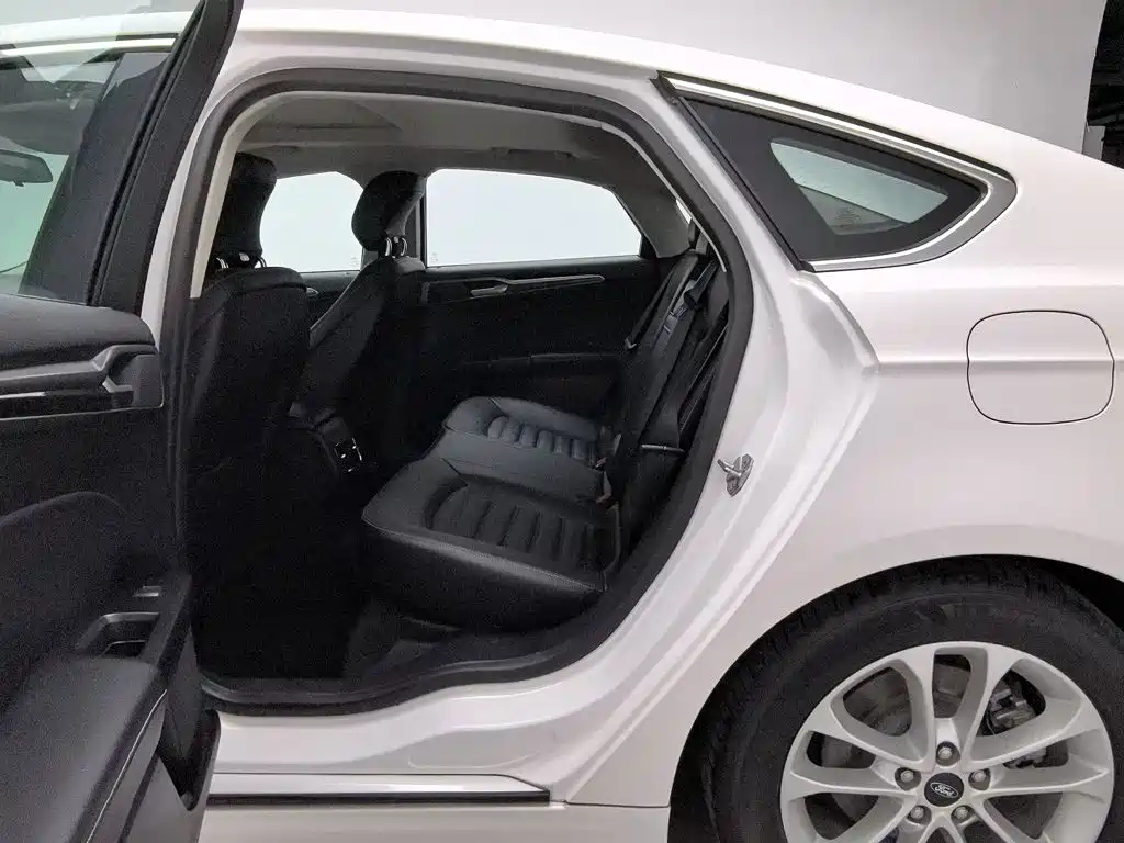 Ford Mondeo — миниатюра 15