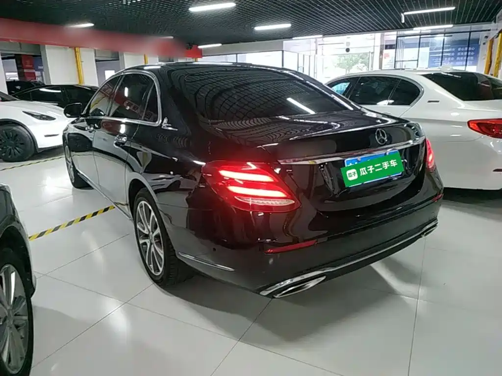 Mercedes-Benz E-Class — миниатюра 5
