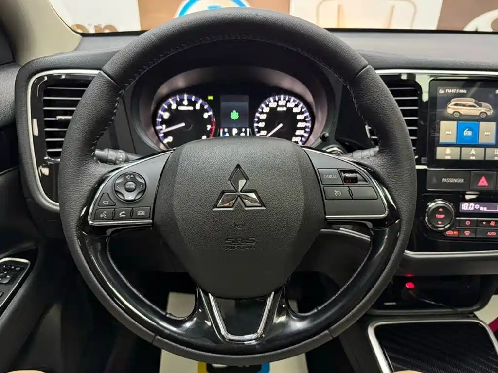 Mitsubishi Outlander — миниатюра 11