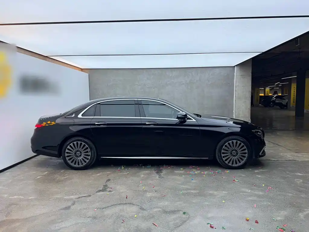 Mercedes-Benz E-Class — миниатюра 5
