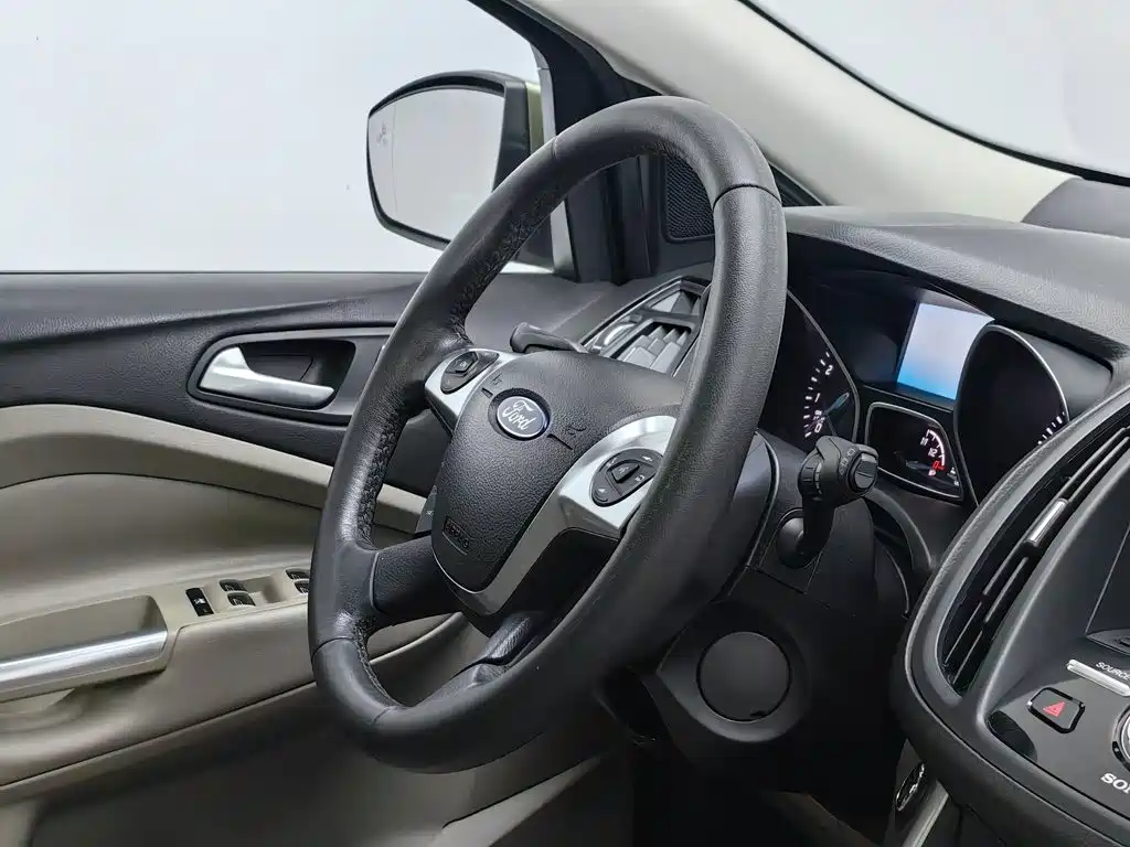 Ford Kuga — миниатюра 22