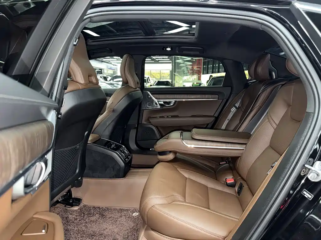 Volvo S90 2024 B5 Luxury
