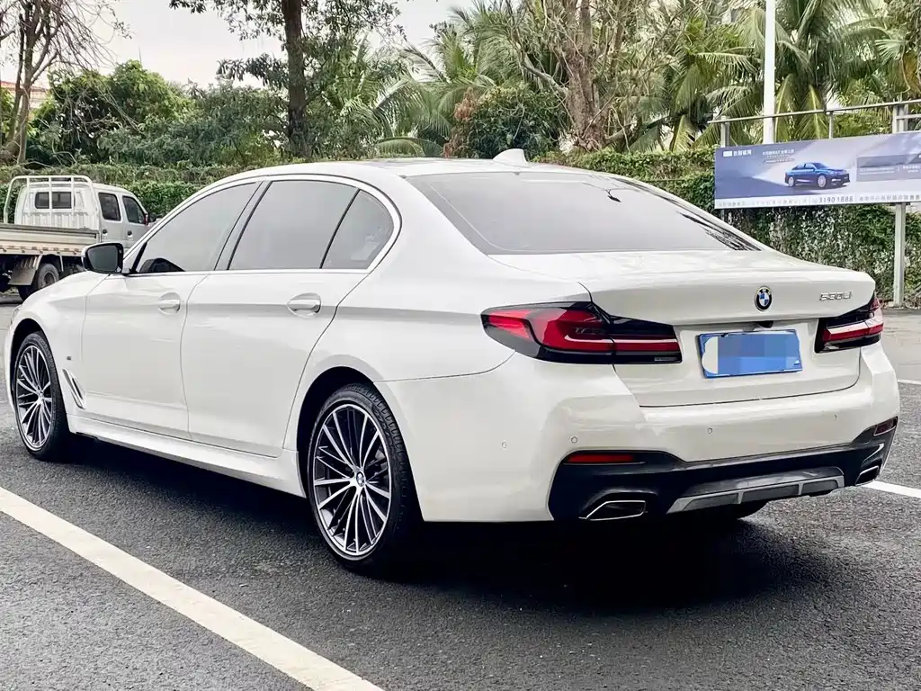 BMW 5 Series — миниатюра 9