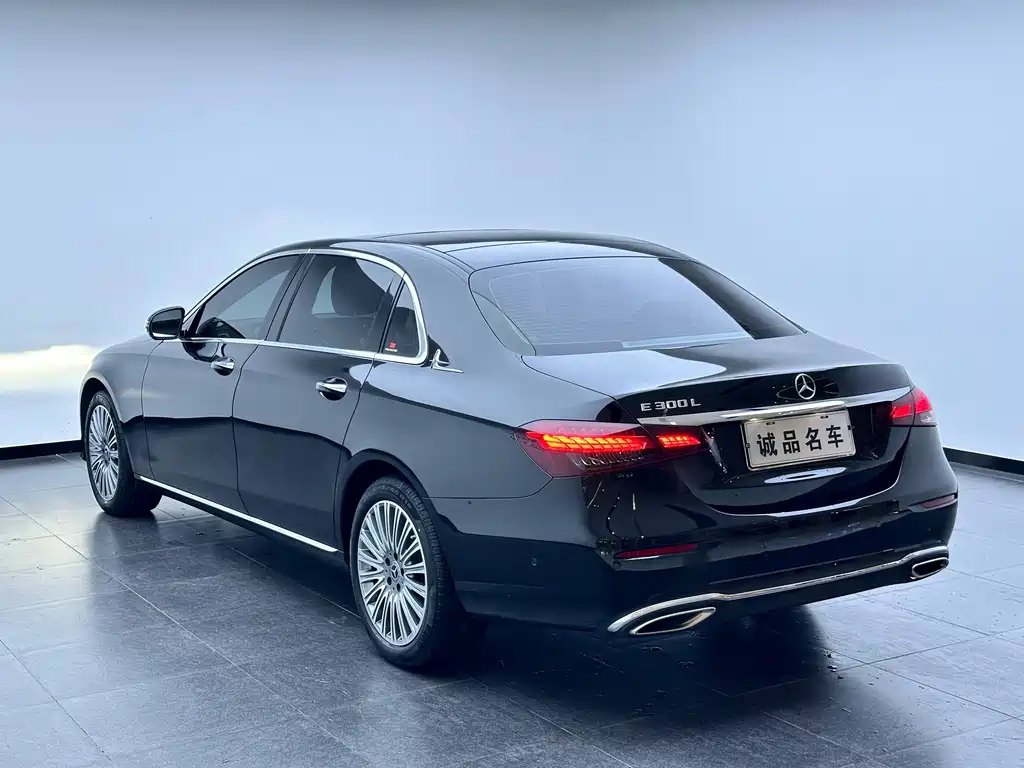 Mercedes-Benz E-Class — миниатюра 7